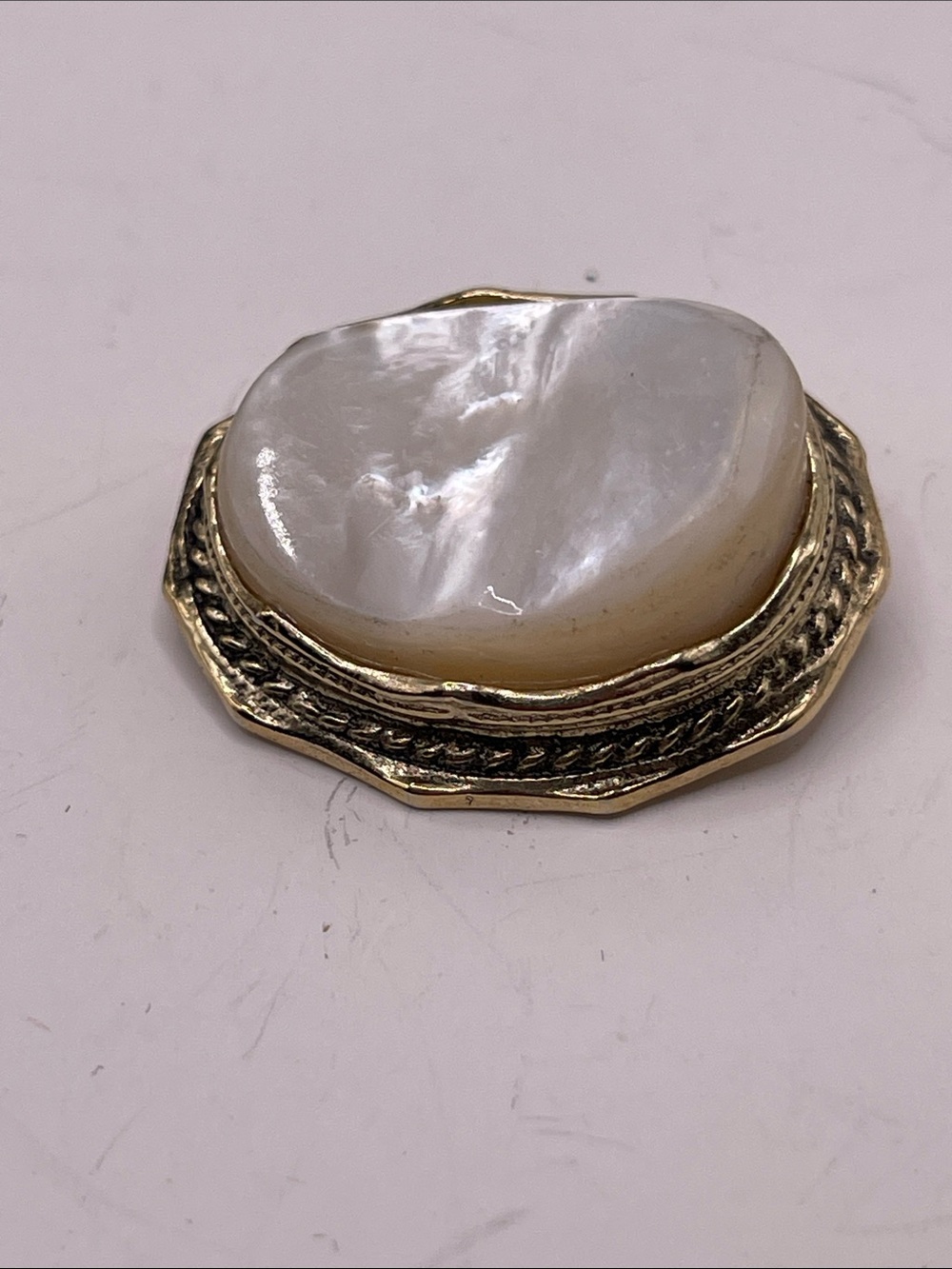 07.06.26-8 Vintage Mother of Pearl Brooch with Classic Twisted Rope edge
